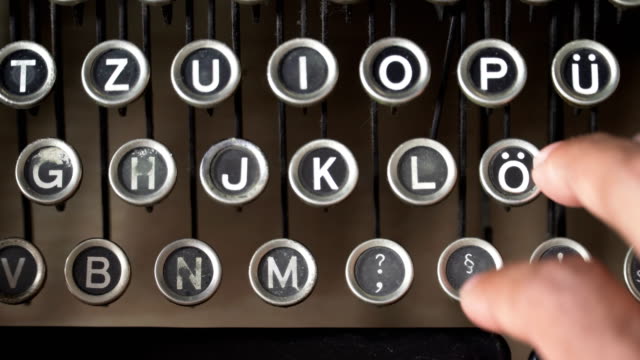 type LOVE letter key on German Typewriter