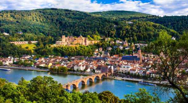 punti di riferimento della germania - bellissima città di heidelberg - europe germany castle nobody foto e immagini stock