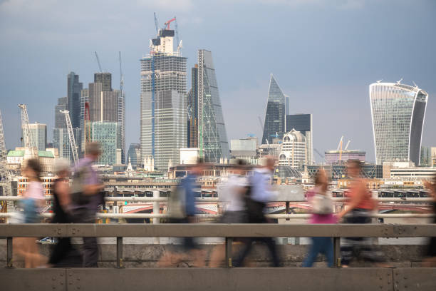 london cityscape with pedestrian in motion at the foreground - crane skyline uk tower of london imagens e fotografias de stock