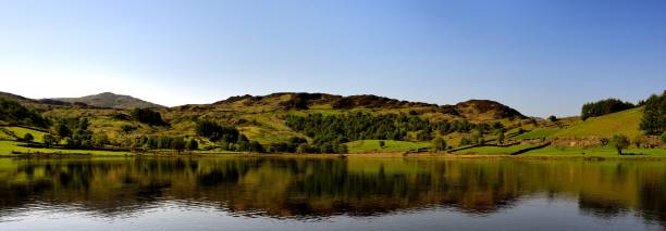 peaceful reflection on the lake - watendlath imagens e fotografias de stock