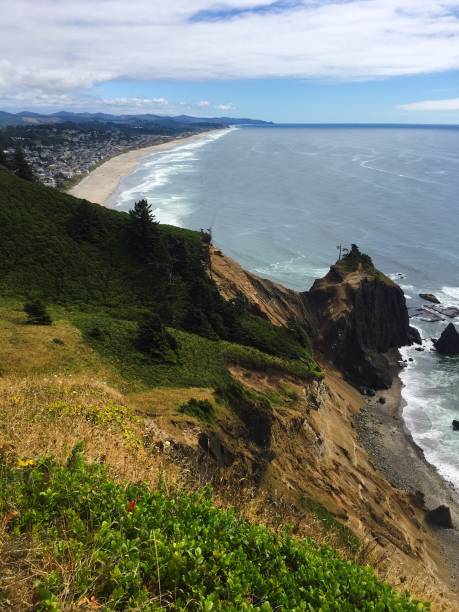 リンカーンシティ、オレゴン州の海岸線 - oregon beach ストックフォトと画像