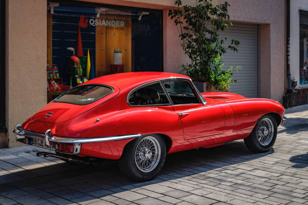 voiture de jaguar e-type 4.2 oldtimer - e type photos et images de collection