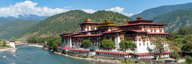 istock Punakha Dzong - Bhutan 1024376364