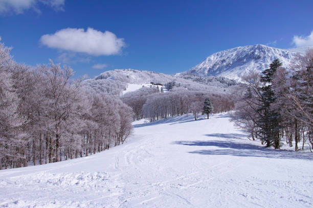 istock Snow rime and ski slopes 1024399422