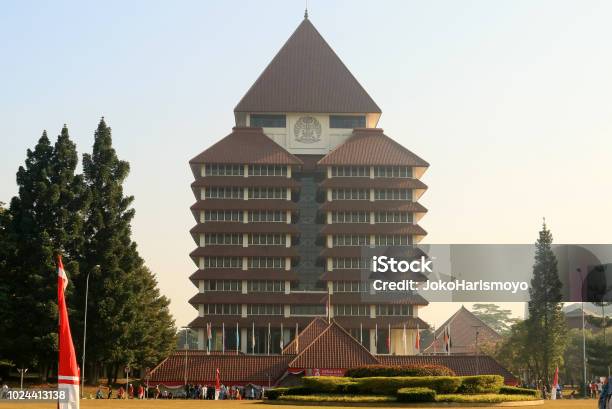 Gedung Rektorat Universitas Indonesia Foto Stok - Unduh Gambar Sekarang - Universitas - Bangu sekolah, Indonesia, Arsitektur