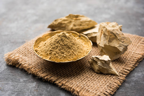 Fuller'S Earth Clay OR Multani mitti in a bowl along with raw stones and mortar Fuller'S Earth Clay OR Multani mitti in a bowl along with raw stones and mortar Multani Mitti  stock pictures, royalty-free photos & images