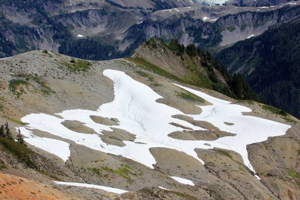 wilde alpine - trail in richtung mount baker - north cascades national park awe beauty in nature cloud stock-fotos und bilder