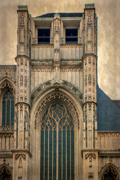 foto antiga com a saint peter igreja de leuven, bélgica - st peters square - fotografias e filmes do acervo