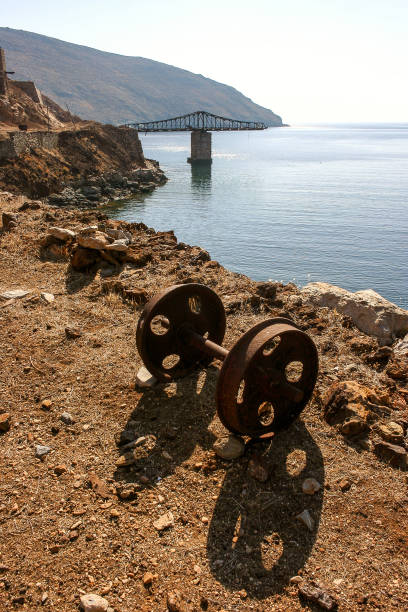 grecia, serifos, isole cicladi: mega livadi abbandonata miniera - greece crete beach island foto e immagini stock