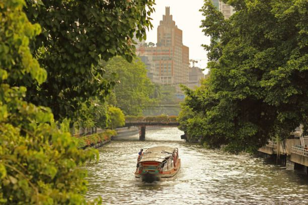 такси лодка в бангкоке - bangkok thailand asia water taxi стоковые фото и изображения