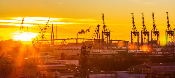 zachód słońca port w hamburgu - elbe fluss zdjęcia i obrazy z banku zdjęć