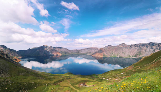 summer of changbai mountain - monte paektu imagens e fotografias de stock