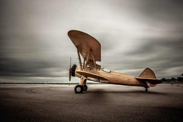 биплан - small airplane air vehicle aerospace industry стоковые фото и изображения