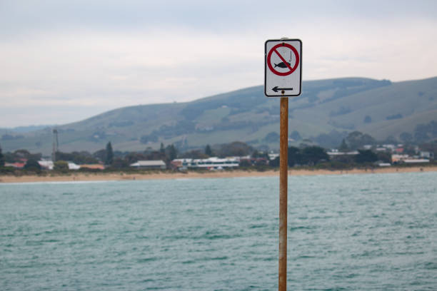 istock No Fishing Sign Horizontal 1025033790