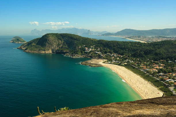 beach seen from above - itacoatiara beach seen from above - niteroi imagens e fotografias de stock