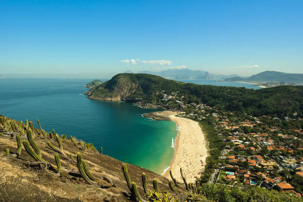 Paradisiac beach in Rio de Janeiro - Beach seen from above (Itacoatiara - Niterói) verão stock pictures, royalty-free photos & images