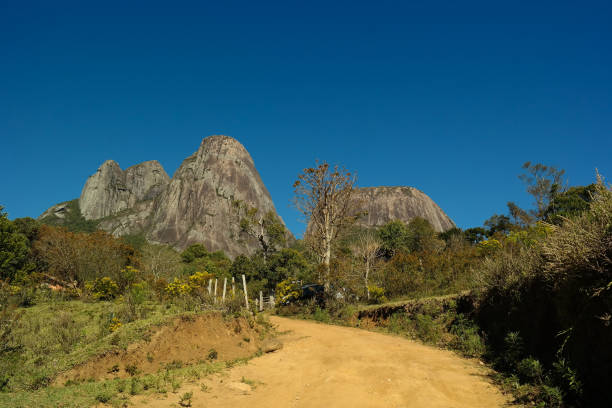 istock Mountains and dirt road - Montanhas e estrada de barro 1025070760