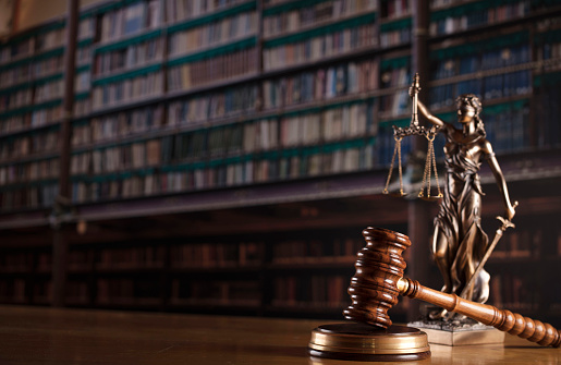 Gavel and Themis statue in the court library.