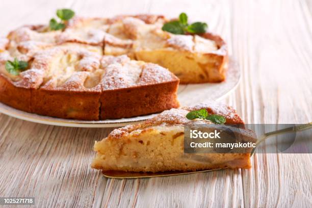 Obstkuchen Mit Puderzucker Obendrauf Stockfoto und mehr Bilder von Kuchen - Kuchen, Birne, Apfel