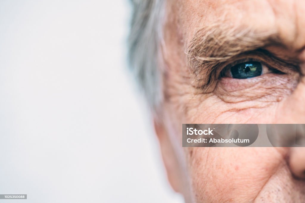 Portrait d’un homme Senior à l’extérieur, Europe - Photo de Troisième âge libre de droits