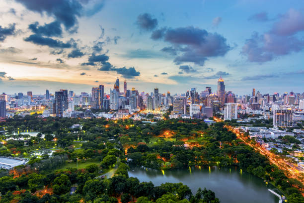 po zachodzie słońca bangkok cityscape widok z góry - bangkok night thailand traffic zdjęcia i obrazy z banku zdjęć