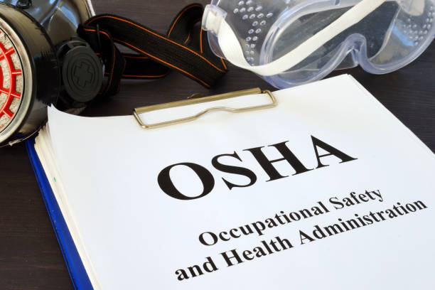 労働安全衛生管理局 osha と書類の山。 - osha ストックフォトと画像