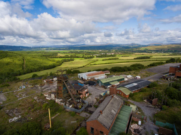 뉴 사우스 웨일즈에서 버려진된 탄광 - pit mine mining mine shaft wales 뉴스 사진 이미지