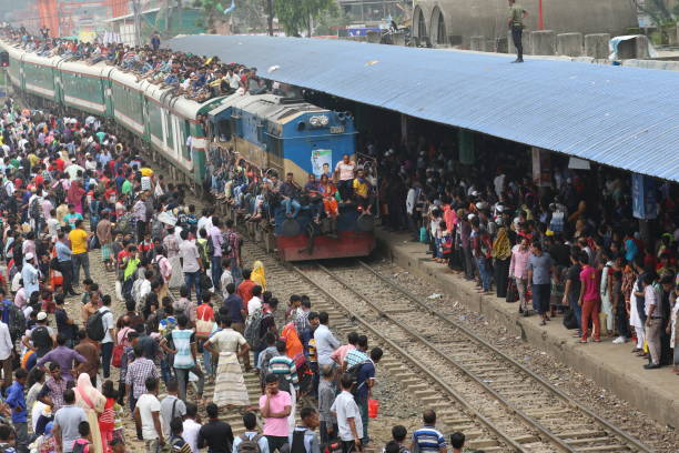 risky-train-journey-in-bangladesh.jpg?s=
