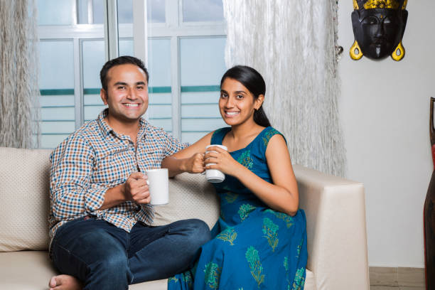 istock Coffee lifestyle couple tablet - Stock image 1025480782