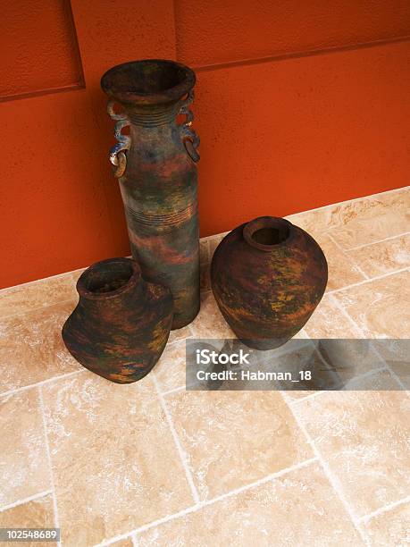 Foto de Três Recipientes Em Um Piso Azulejado e mais fotos de stock de Antigo - Antigo, Azulejo, Bronze - Descrição de Cor