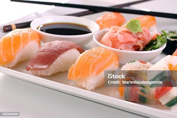 Sushi Foto de stock y más banco de imágenes de Aguacate - Aguacate, Alimento, Arroz - Comida básica