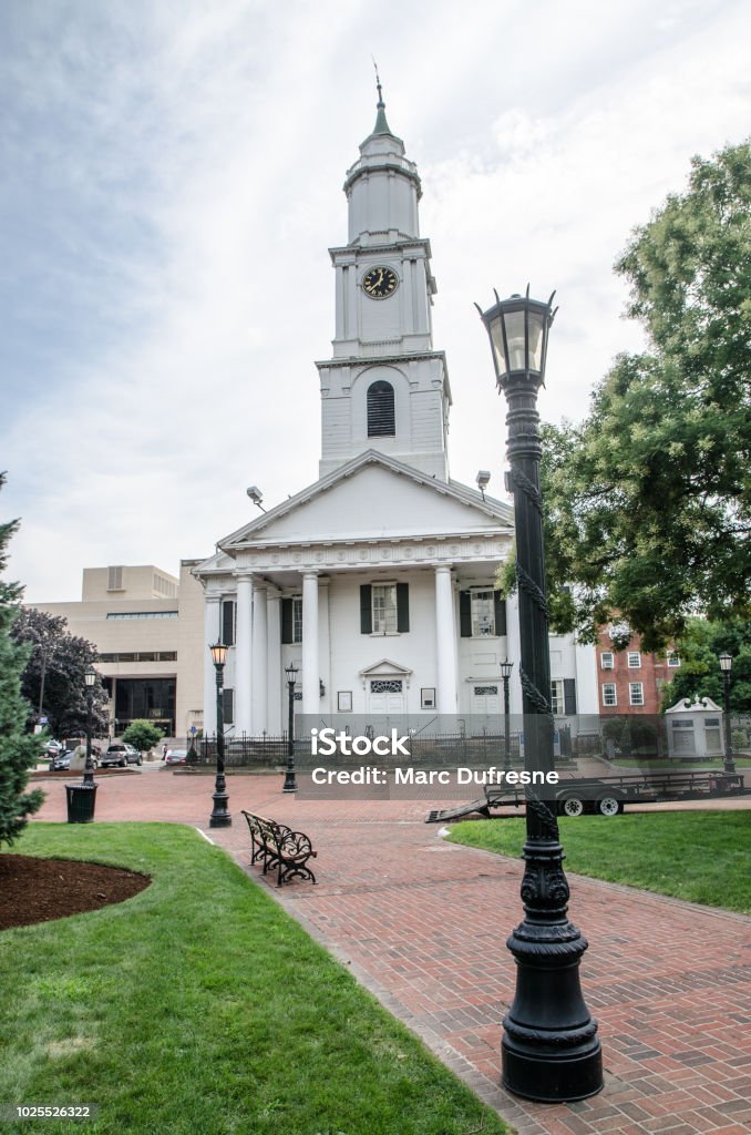 Viejo La Primera Iglesia En Springfield Massachusetts Durante Día De Verano Foto de stock y más banco de imágenes de Aire libre - iStock Viejo La Primera Iglesia En Springfield Massachusetts Durante Día De Verano Foto de stock y más banco de imágenes de Aire libre - iStock