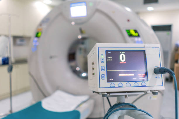 anspruchsvolle der mri scanner medizinischen geräten im krankenhaus - bed hospital prognosis patient stock-fotos und bilder