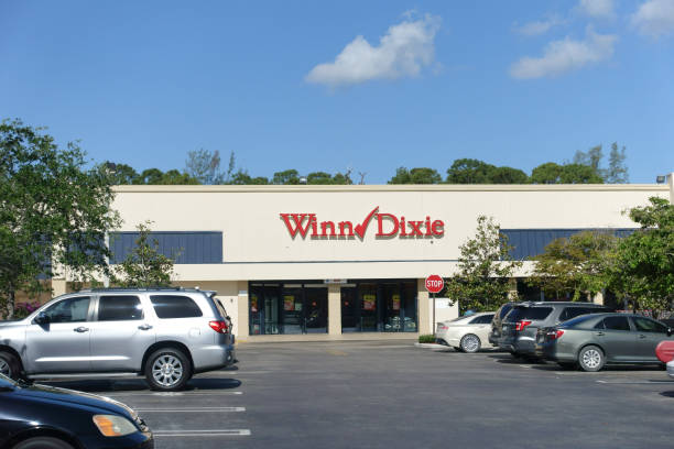 winn dixie supermarket storefront in florida - winn dixie imagens e fotografias de stock