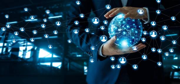 実業家の手でグローバルな顧客ネットワーク接続を保持します。技術および構造ネットワークと通信交換暗い青色の背景。nasa から提供されたこのイメージの要素です。 - globe human hand holding concepts ストックフォトと画像