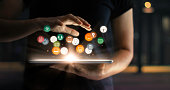 digitale-online-handel-verkauf-marketingkonzept-frau-mit-tablet-zahlungen-online-shopping-und.jpg?b=1&s=170x170&k=20&c=V7SjNyzsG9xnBrTRvv0_pq8fTbG88PQ0fCrC0XjgyQU=