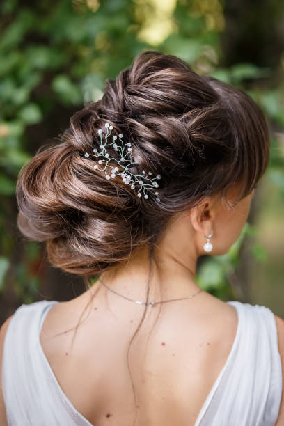 Beautiful brunette hairstyle back view closeup bride with fashion wedding hairstyle back view bridal hair stock pictures, royalty-free photos & images