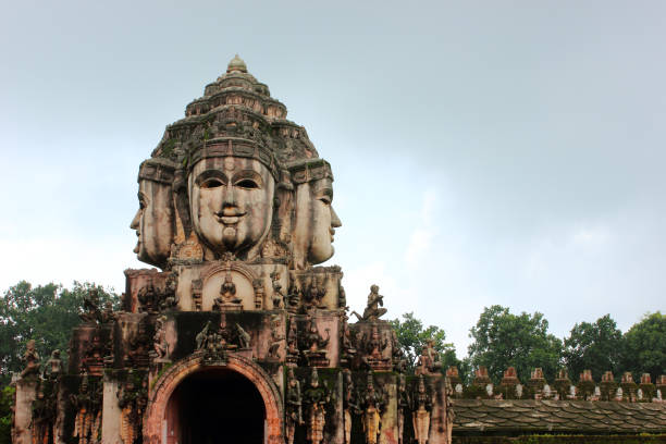 templo de yantra em amarkantak, madhya pradesh, pessoa - bhopal - fotografias e filmes do acervo