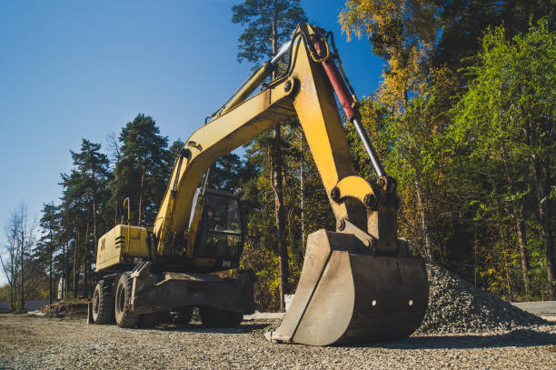 the excavator is digging sand to recreate the bridges. - trepan imagens e fotografias de stock