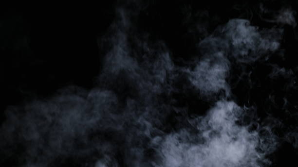 nevoeiro de nuvens de fumo seco realista - smoke condensation fumes isolated - fotografias e filmes do acervo