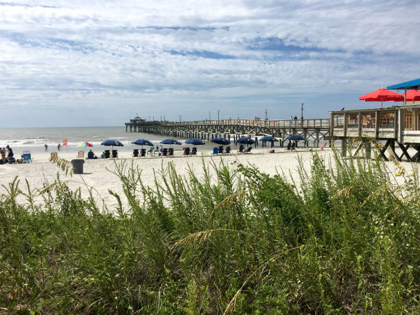 cherry grove pier na carolina do sul north myrtle beach - south carolina beach south north carolina - fotografias e filmes do acervo