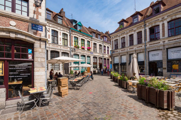 lugar des oignons en lille, fr. - brick european culture facade famous place fotografías e imágenes de stock