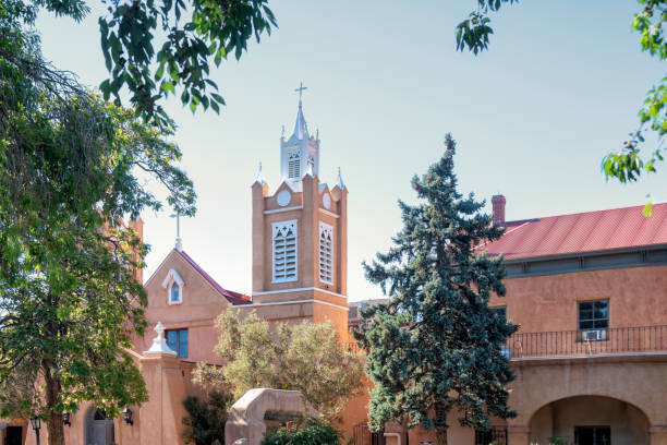 centro de la ciudad de albuquerque, san felipe de neri church - albuquerque catholicism church new mexico fotografías e imágenes de stock