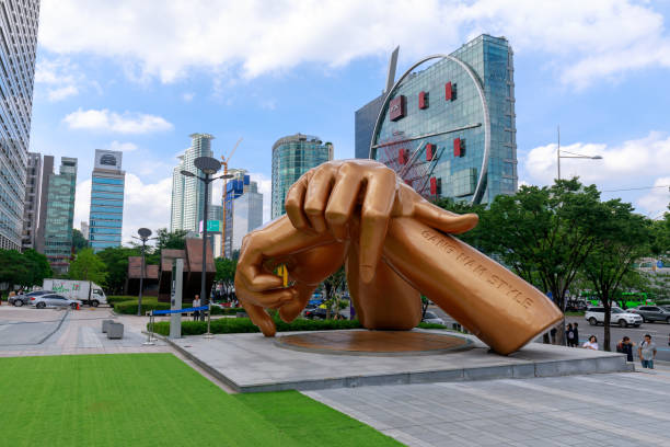 Gangnam style statue in front of coex mall in the Gangnam District in Seoul city Seoul, South Korea - Jul 21, 2018 : Gangnam style statue in front of coex mall in the Gangnam District in Seoul city kangnamgu stock pictures, royalty-free photos & images