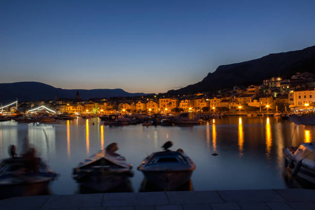 światła na mieście baska,z morzem i statkami, długa ekspozycja, chorwacja - multiple exposure long sea water zdjęcia i obrazy z banku zdjęć