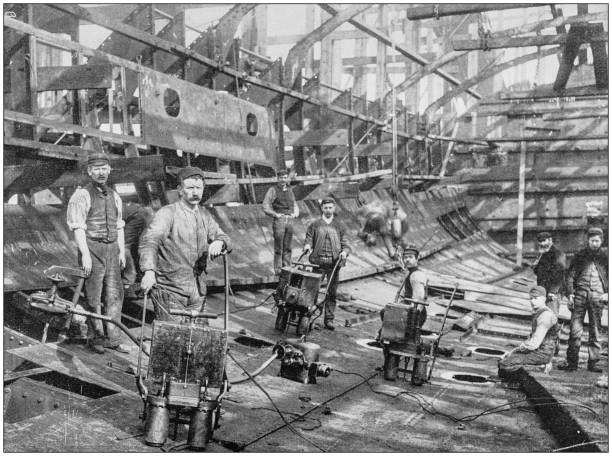 ilustrações, clipart, desenhos animados e ícones de marinha e exército antigos fotografias históricas: construção de um cruzador na construção naval e empresa de armamentos, barrow - 1900 century