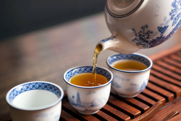 elaboración de la cerveza té teaware chino tradicional. - tea chinese tea japan green tea fotografías e imágenes de stock