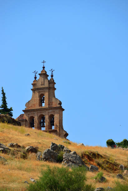 テンプル騎士団 - ウエルバ州、アンダルシア、スペインによって建てられたアラセナ - 修道院教会の鐘切妻 - bell gable ストックフォトと画像