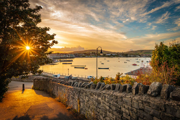 sunset over swanage harbour in dorset - dorset imagens e fotografias de stock