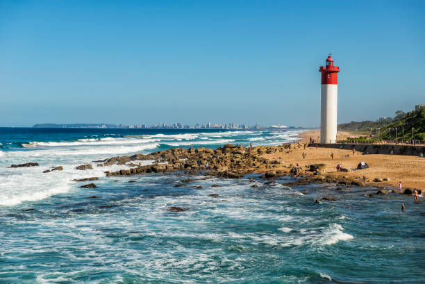 farol da cidade de durban em um dia ensolarado - rock africa architecture blue - fotografias e filmes do acervo